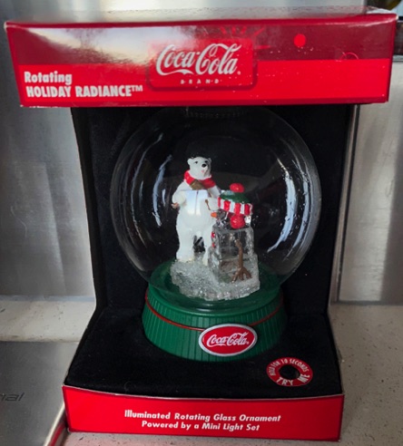 45203-1 € 20,00 coca cola glazen ornament ijsbeer met ijs.jpeg